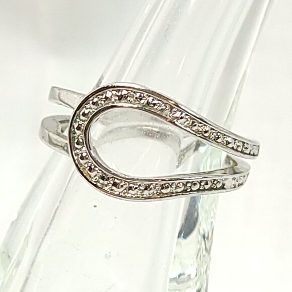 Avon Loop Ring - Picture 1 of 9